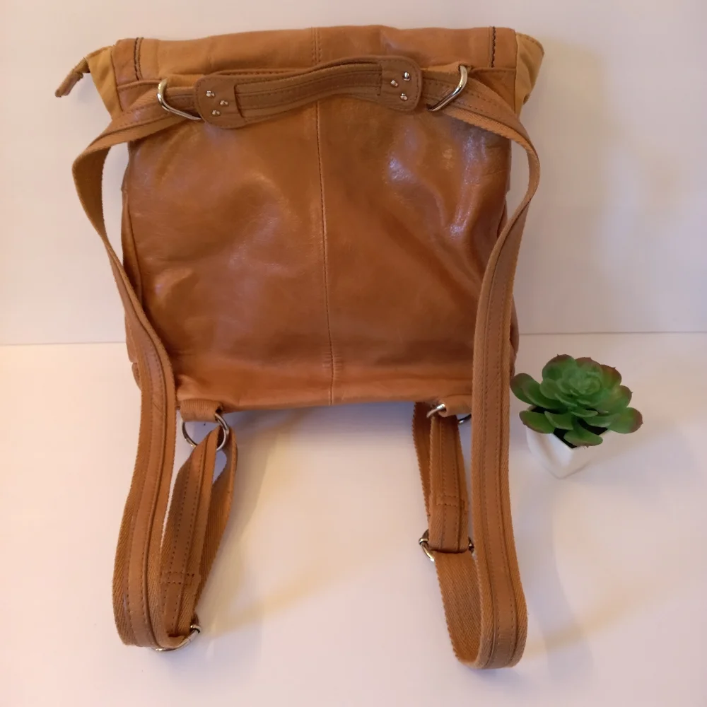 Leather Crossbody Bag in Tan - Stylish Everyday Carry